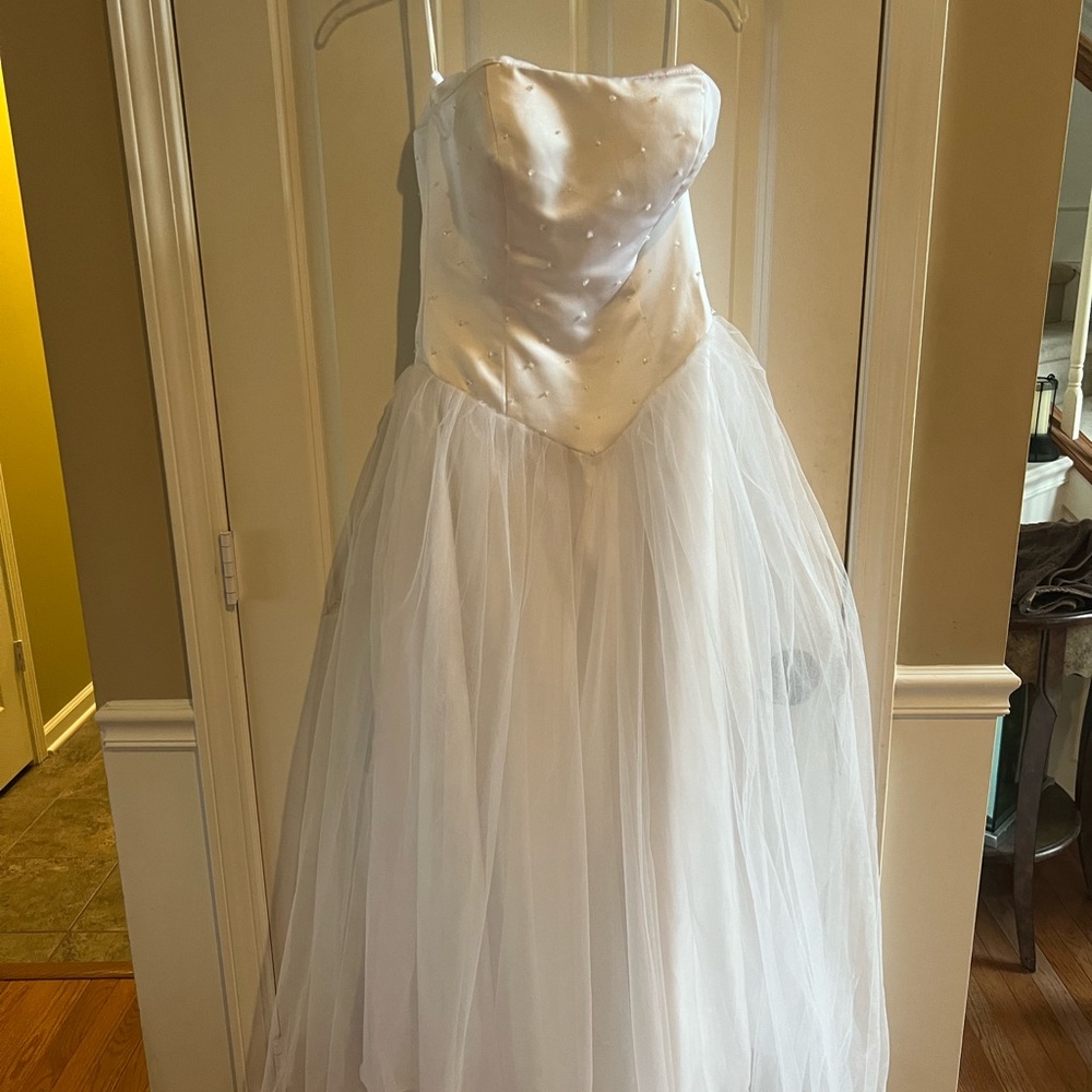 White pretty prom dress worn once